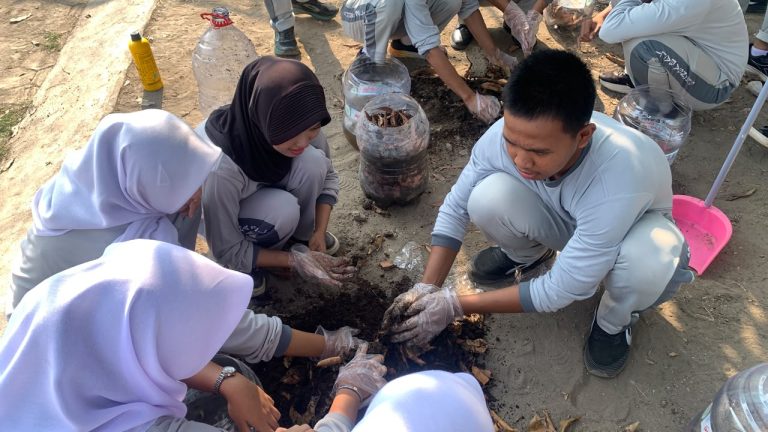 Wujudkan Generasi Peduli Bumi, SMA N 1 Bambanglipuro Gencarkan Program Sekolah Adiwiyata Melalui Aksi Nyata Seluruh Warga Sekolah